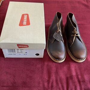 NWT Clarks original Brown leather boots (size 8M)